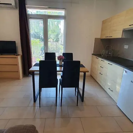 In - Balaton 35823 Apartman *