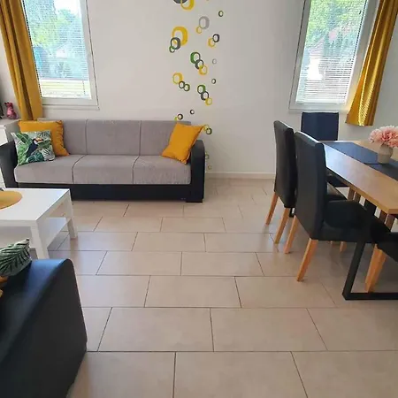In - Balaton 35823 Apartman *